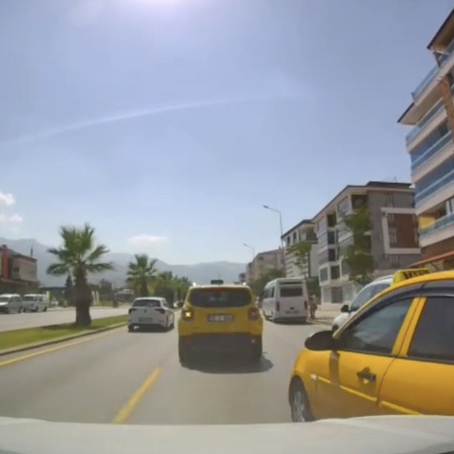 Ani şerit değiştirem taksi kazaya neden oluyordu