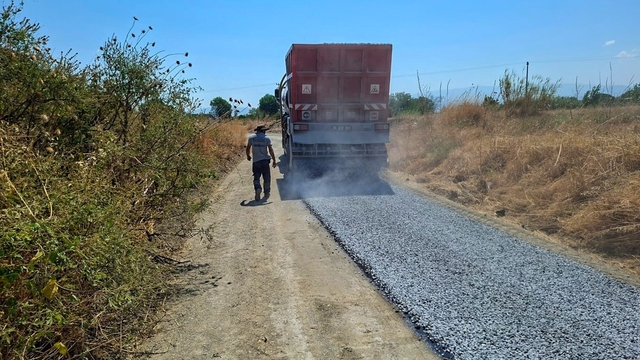 Efeler'den üreticilere yol desteği