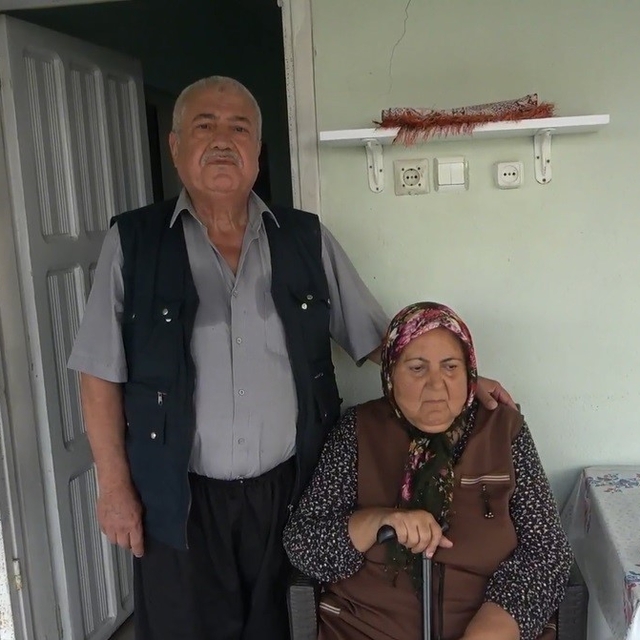 Eşine olan sevgisi 60 basamaklık merdivene asansör yaptırdı