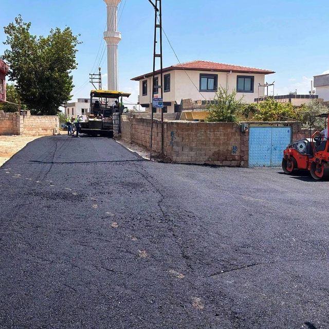 Büyükşehir'in Araban'da sıcak asfalt çalışması sürüyor
