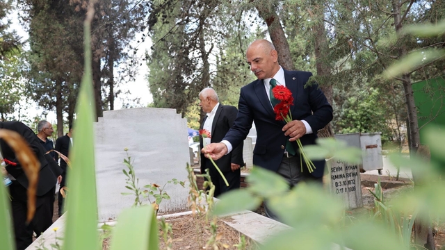 Körfez'de depremde hayatını kaybedenler dualarla anıldı
