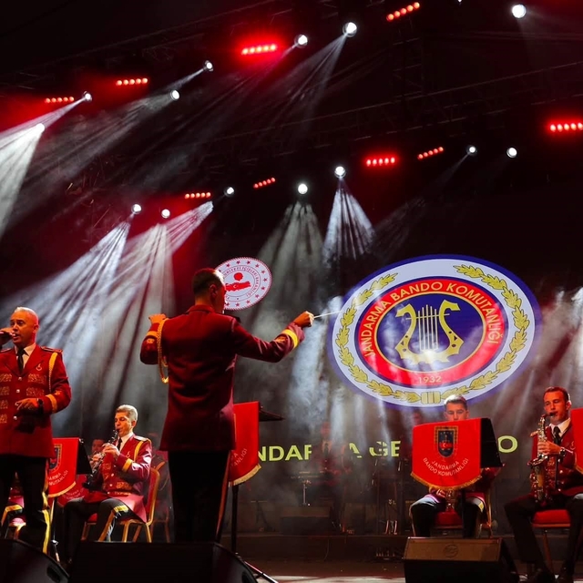 Kayseri'de Jandarma Bandosu ile unutulmaz hafta sonu
Başkan Çolakbayrakdar:...