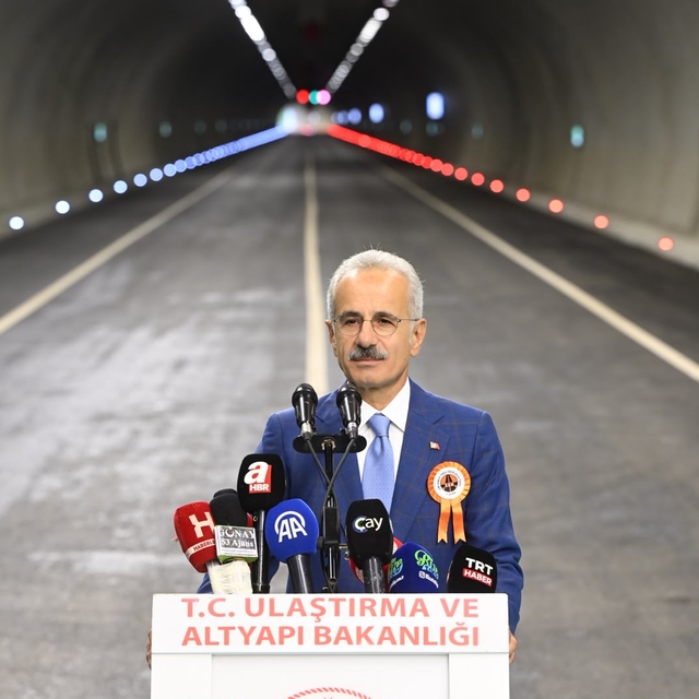 Bakan Uraloğlu: Türkiye'yi adeta yeniden inşa ettik