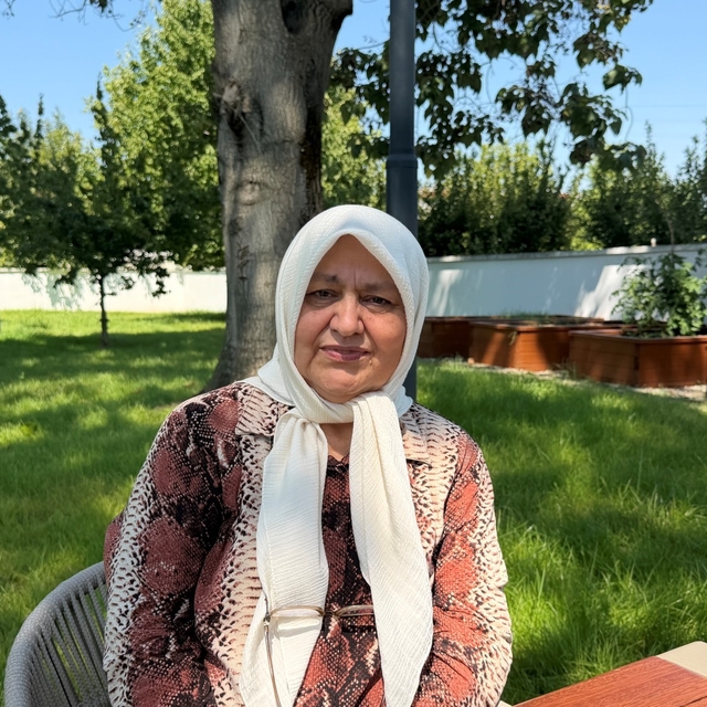 30 yıldır görmediği arkadaşına bu merkezde kavuştu