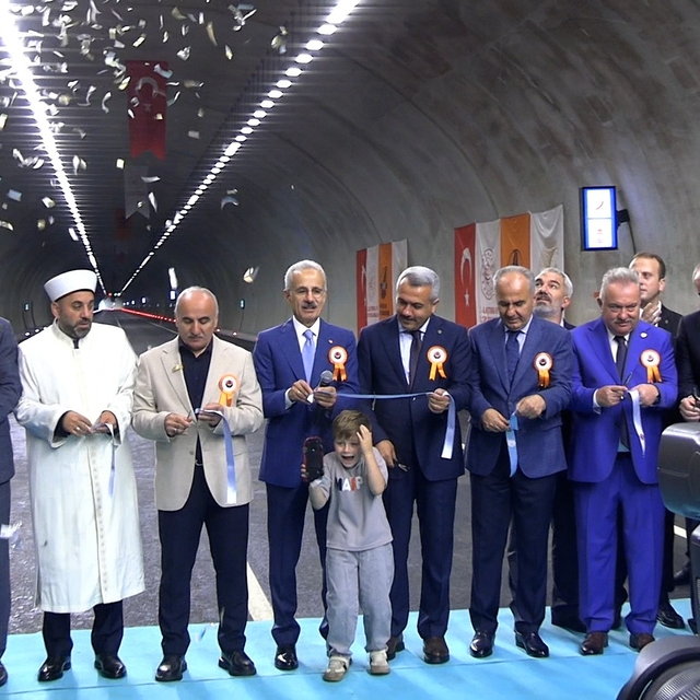 Abdulkadir Uraloğlu: "Çamlıhemşin tüneli ve Ayder yoluyla yıllık 772 milyon...