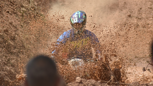 Şenlikte yaşanan kazalar yürekler ağza geldi
Motokros, ATV ve Off Road araçları zorlu parkurda kaza üstüne kaza yaptı
Kazalarda sürücülerin yara bile almaması katılımcıları sevindirdi