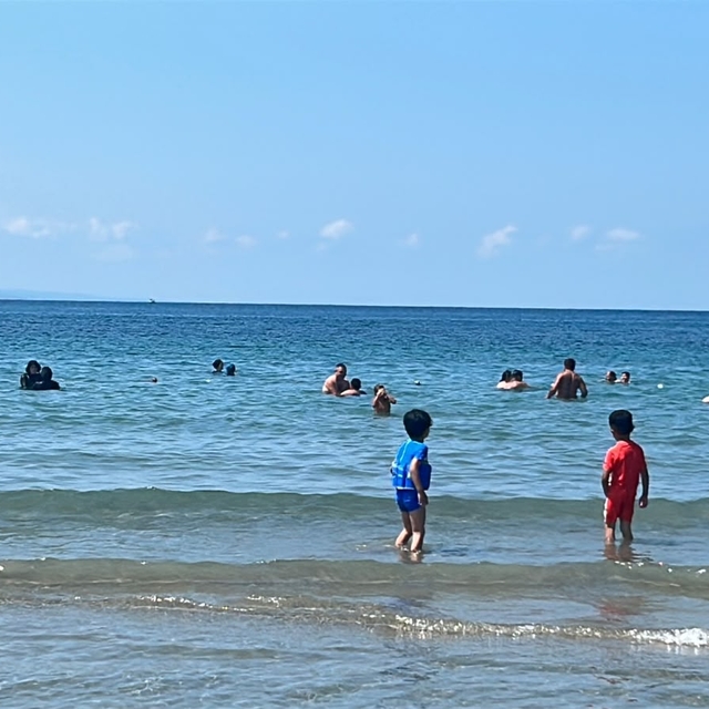 Kandıra'da deniz yasağı kalktı, plajlarda yoğunluk oluştu