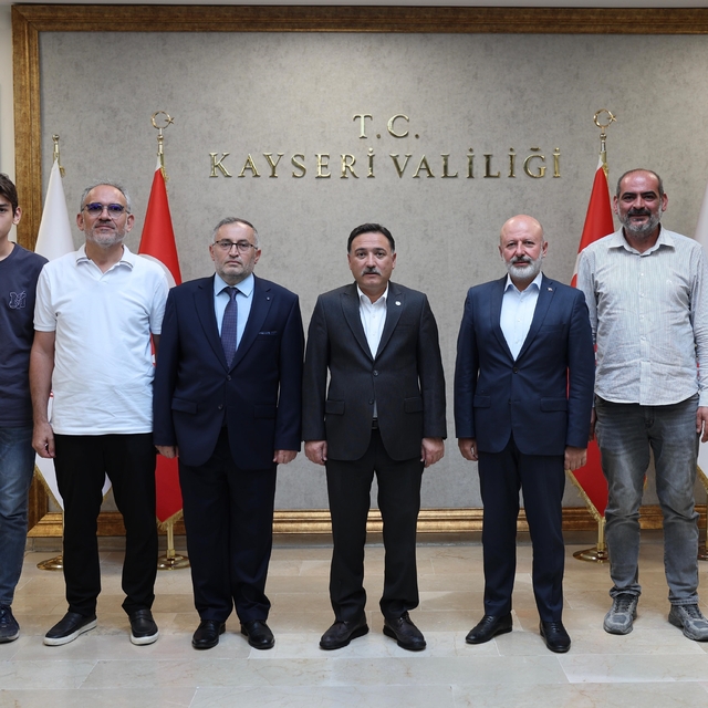 Valilikte iki protokol birden