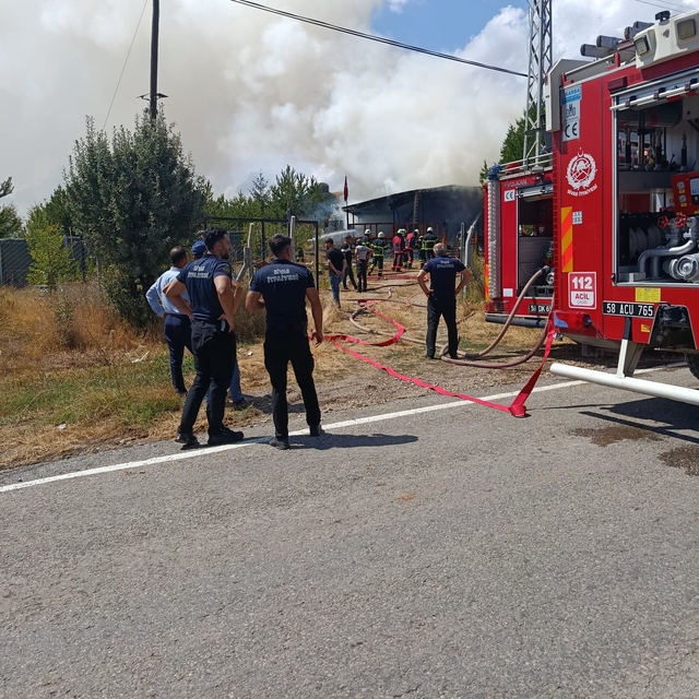 Sivas'ta müstakil ev yangında küle döndü