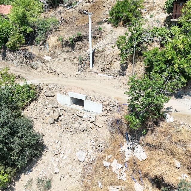 Nazilli Belediyesi'nden yollarda bakım ve onarım çalışması