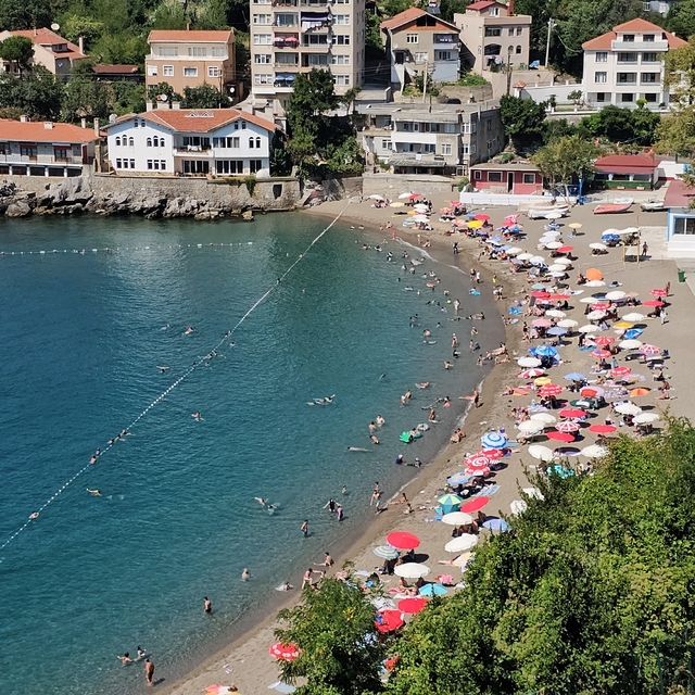 Denize giriş yasağı sona erdi, Kapuz'a akın ettiler