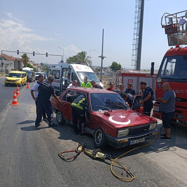 Manavgat'ta iki otomobil çarpıştı: 1 yaralı