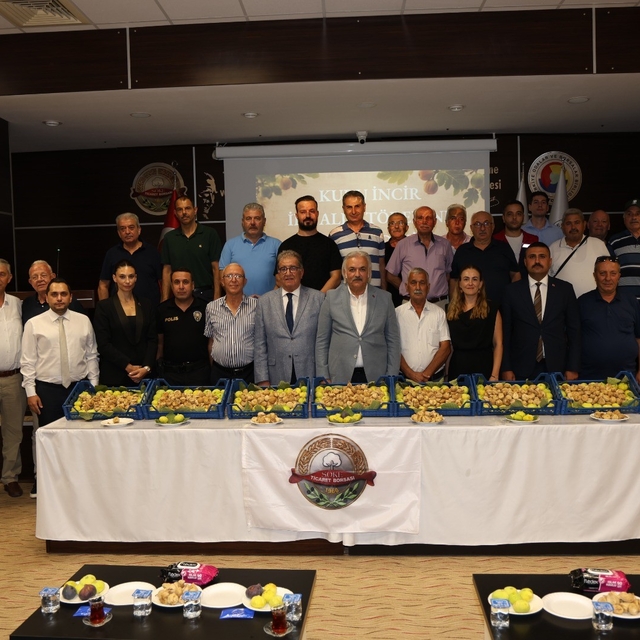 Söke'de sezonun ilk kuru inciri 600 TL'den alındı