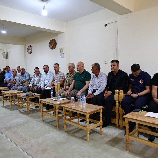 Vali Küçük, köylerin taleplerini yerinde dinledi