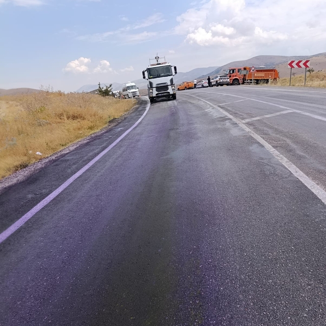 Afyonkarahisar'da bir garip yol
Bu yolu kullanan araçlar mora boyandı