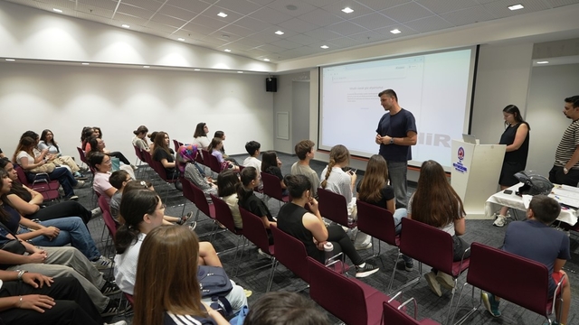 İngilizce Konuşma Kulübü eğitimlerini tamamladı