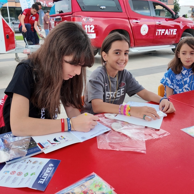 Başiskele'de gençlere yönelik afet farkındalık programı düzenlendi