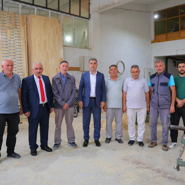 Vali Eldivan, sanayi sitesindeki esnafla bir araya geldi