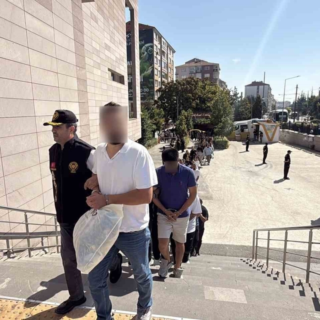 Eskişehir merkezli 19 ilde modem dolandırıcılığı operasyonunda 53 şahıs tut...