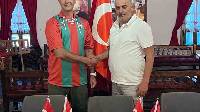 Osmanelispor 'İmparator' lakaplı Hasan Kol ile 'yola devam' dedi