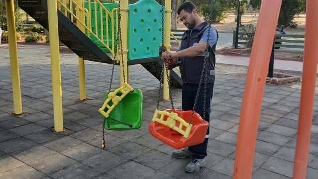Didim Belediyesi parklarda bakım ve onarım çalışmalarını sürdürüyor