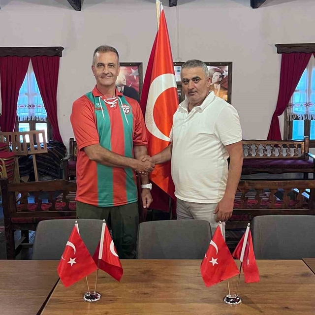 Osmanelispor 'İmparator' lakaplı Hasan Kol ile 'yola devam' dedi