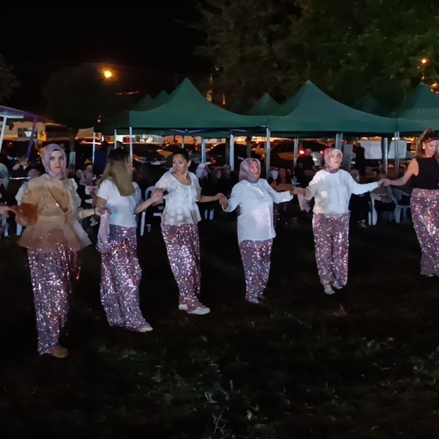 Köylü kadınlardan unutulmaz şalvar gecesi
Geleneksel kıyafetleriyle köy mey...