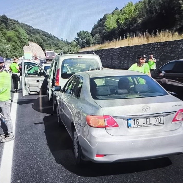 Bilecik'te 4 araç birbirine girdi: 1 yaralı