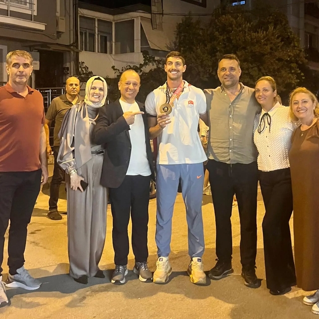 İsmail Nezir'e İzmir'de karşılama