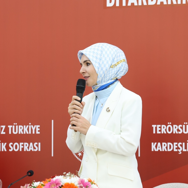 Bakan Göktaş: Terörsüz Türkiye'yi şehit yakınlarımız ve gazilerimizle birli...