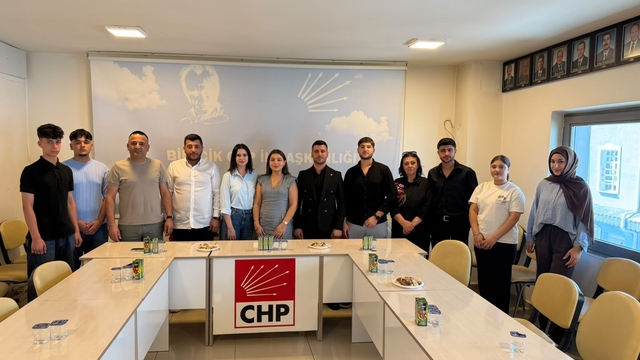CHP Gençlik Kolları Genel Başkanı Berfin Karan, Bilecik'te gençlerle buluştu
