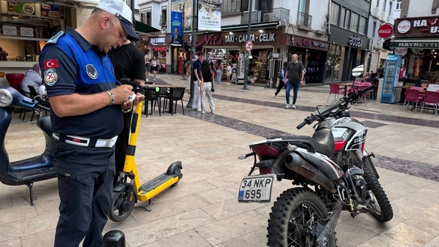 Ordu'da zabıta ekiplerinden kapalı caddelerde motosiklet ve bisiklet denetimi