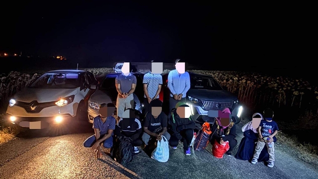 Edirne'de durdurulan araçlarda 7 kaçak göçmen yakalandı