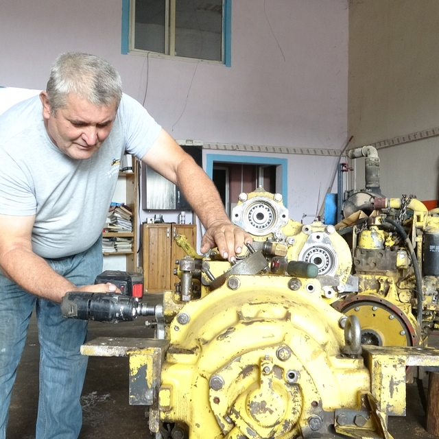 Isparta'da 10 yaşında şantiyelerdeki iş makinelerinin yanında başladığı mes...
