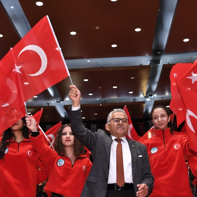 Başkan Büyükkılıç'tan Kayseri'yi tercih eden gençlere tebrik