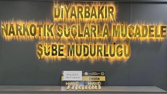 Diyarbakır'da yabancı uyruklu şahsın iç beden muayenesinde 83 kapsül eroin tespit edildi