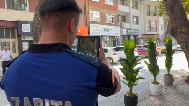 Bursa'da zabıtadan kaldırım işgali ve çevre kirliliği denetimi