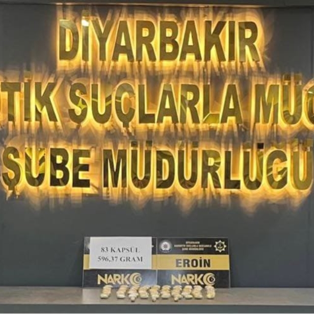 Diyarbakır'da yabancı uyruklu şahsın iç beden muayenesinde 83 kapsül eroin...