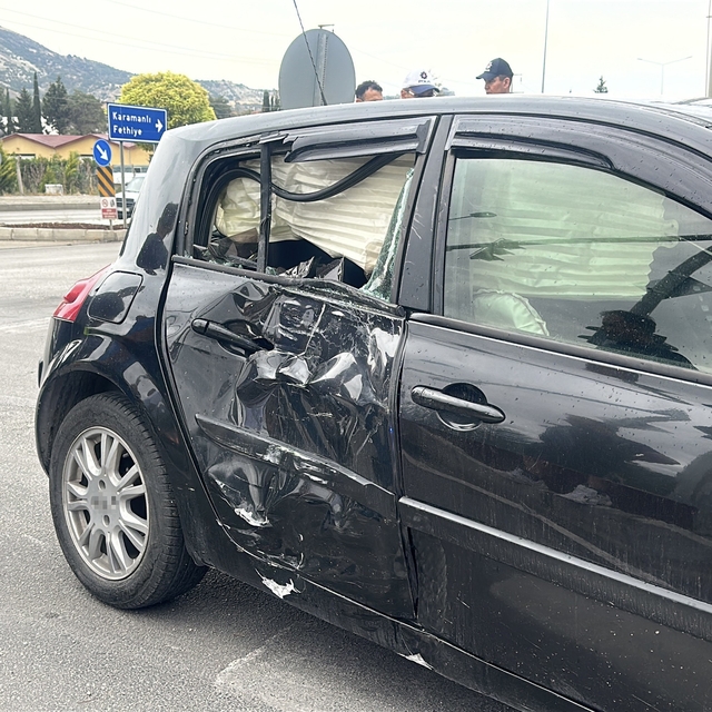 Burdur'da otomobille çarpışan motosikletin sürücüsü 2 günlük yaşam mücadele...