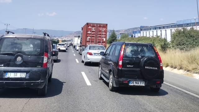 Yol çalışması uzun araç kuyruklarına sebep oldu