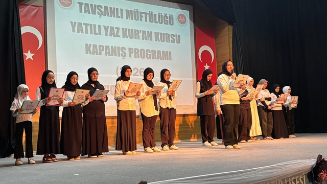 Tavşanlı'da yatılı Yaz Kur'an Kursu kapanış programı coşkuyla gerçekleştirildi