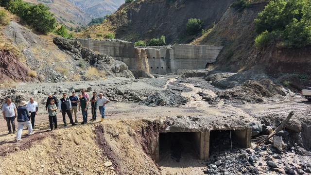Tunceli'de sağanak yağış köy yollarında hasara yol açtı
