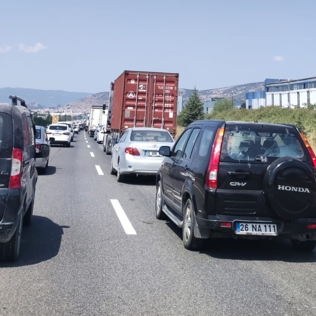 Yol çalışması uzun araç kuyruklarına sebep oldu