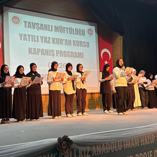 Tavşanlı'da yatılı Yaz Kur'an Kursu kapanış programı coşkuyla gerçekleştiri...