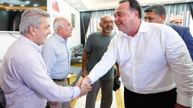 Başkan Dutlulu Şehzadeler'de vatandaşları dinledi