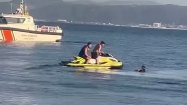 Denizde boğulma tehlikesi geçirdi