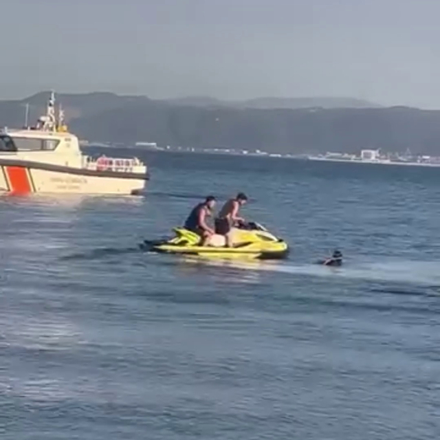 Denizde boğulma tehlikesi geçirdi