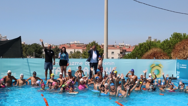 AK Parti İzmir Milletvekili Kasapoğlu: "7'den 77'ye herkesi sporla buluşturmaya kararlıyız"