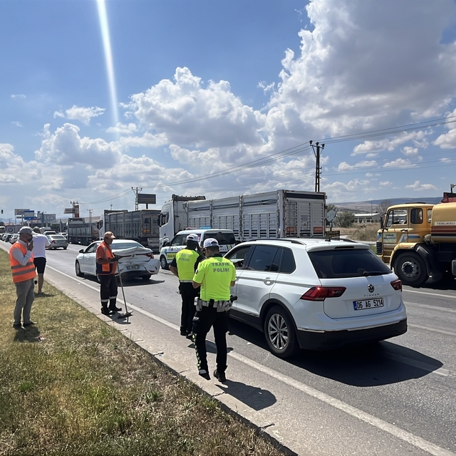 Çorum'da cip otomobile çarptı: 5 yaralı