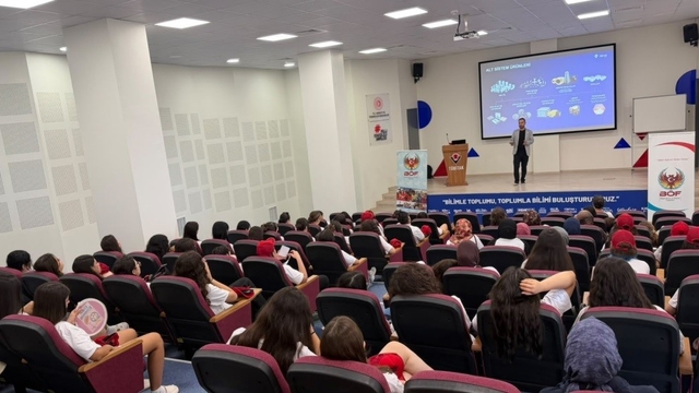 Niğdeli öğrenciler "Bilimin İzinde, Geleceğin Peşinde" kampına katıldı